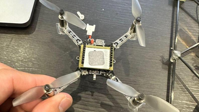 AP25793497 &ndash; Құбырдағы ағып кетулерді автоматты түрде анықтау: Қозғалмайтын қанатты дрондардың термиялық бейнелері және конволюциялық нейрондық желілерді қолдану