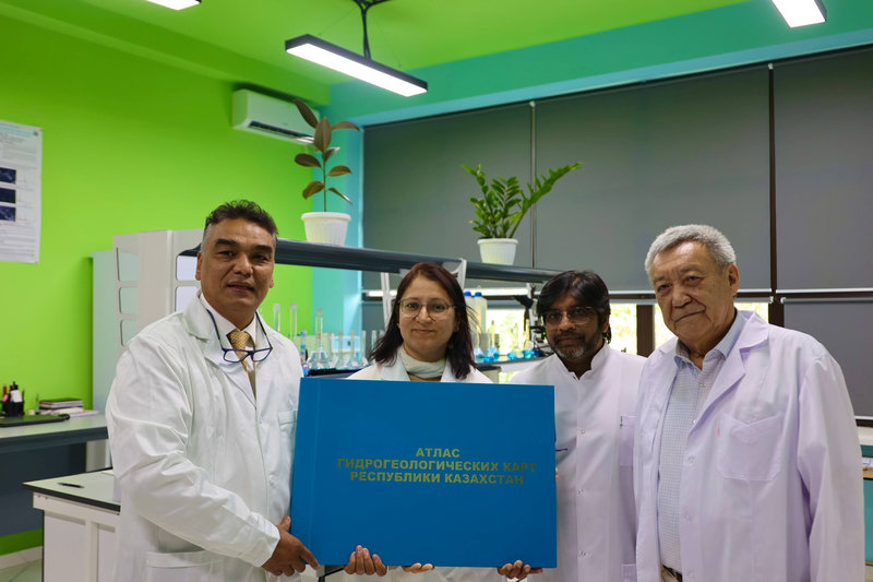 Atlas of hydrogeological maps